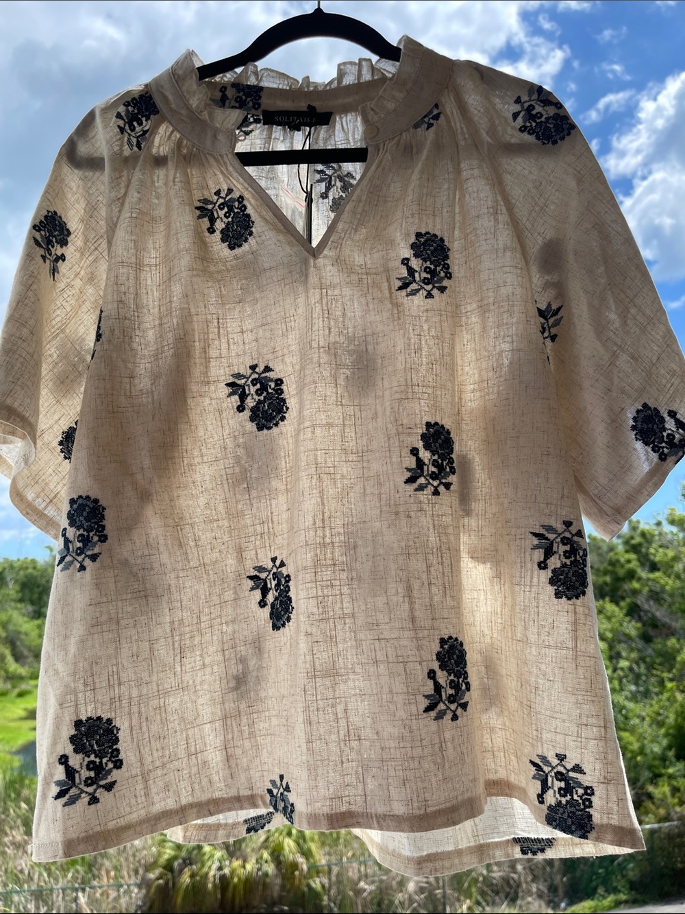 Solitaire Bluse/ Top /Cream Linen-Blend / BLUE Floral Embroidery /Summer /NWT L